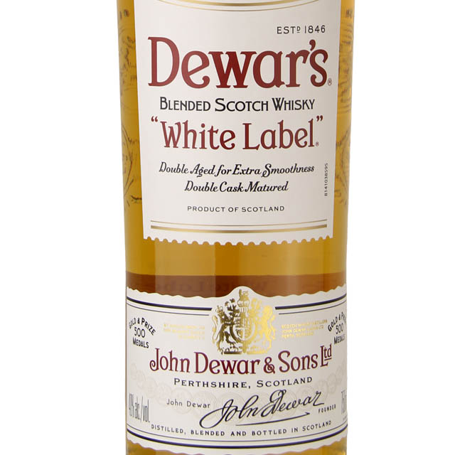 Dewar's White Label Scotch Whisky / 750 ml