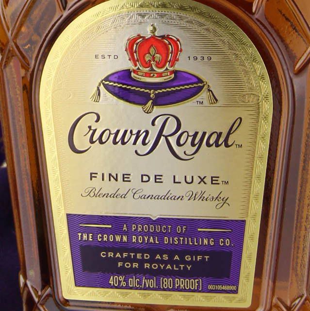 Crown Royal Canadian Whisky / 750 ml